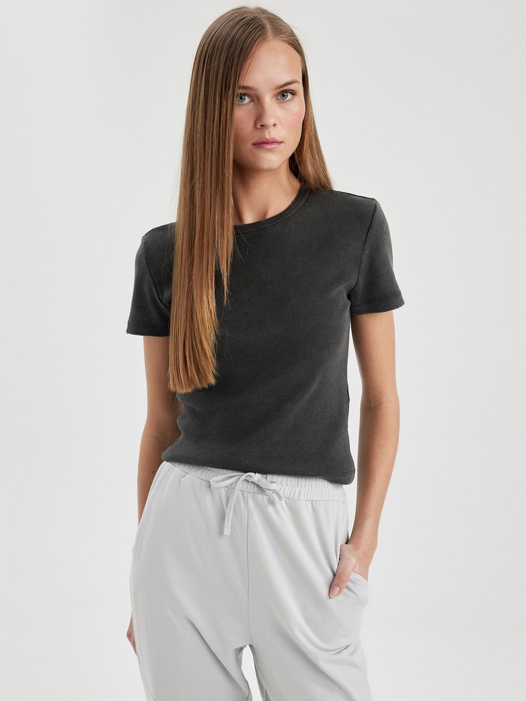 

DeFacto Round Neck Short Sleeves T-shirt, Grey