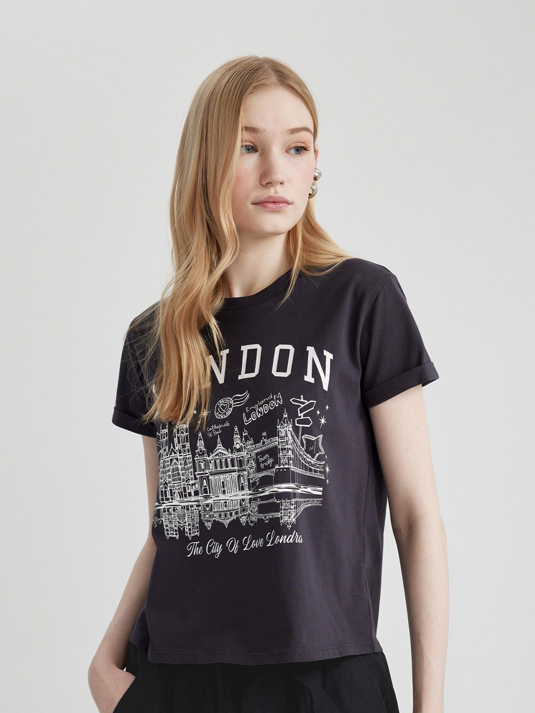 

DeFacto Typography Printed Round Neck Short Sleeves Cotton T-shirt, Black