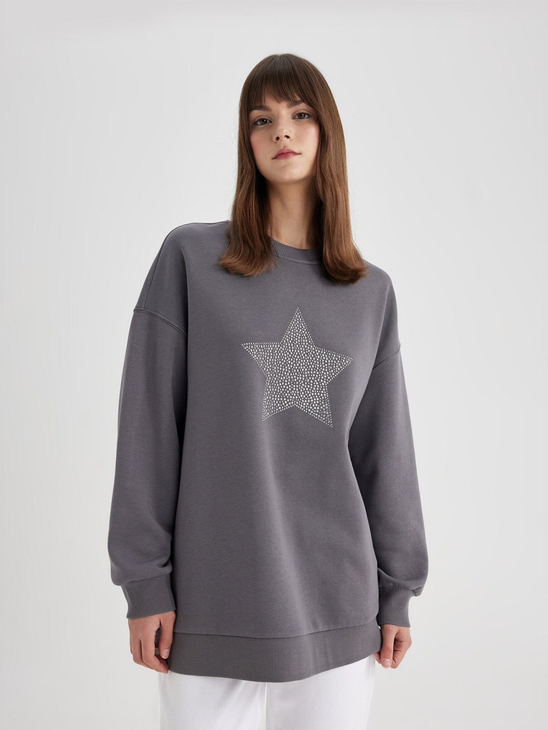 

DeFacto Geometric Embellished Drop-Shoulder Sleeves Longline Sweatshirt, Grey