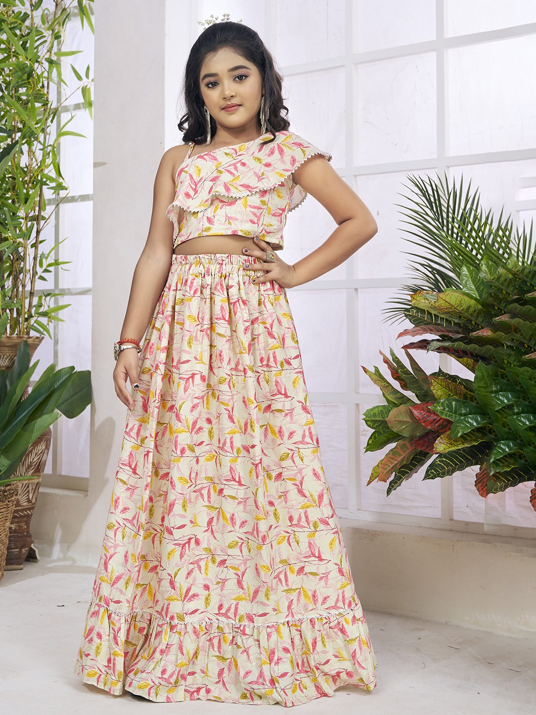 

LOOKS AND LIKES Girls Printed Foil Print Ready to Wear Lehenga &, Pink