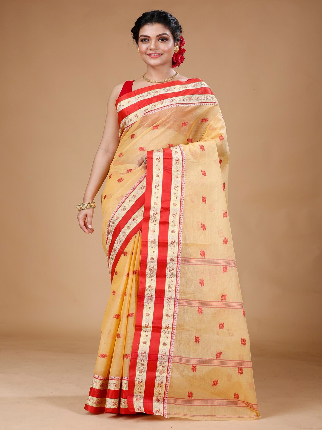 

Bong ButiQ Woven Design Pure Cotton Taant Saree, Cream