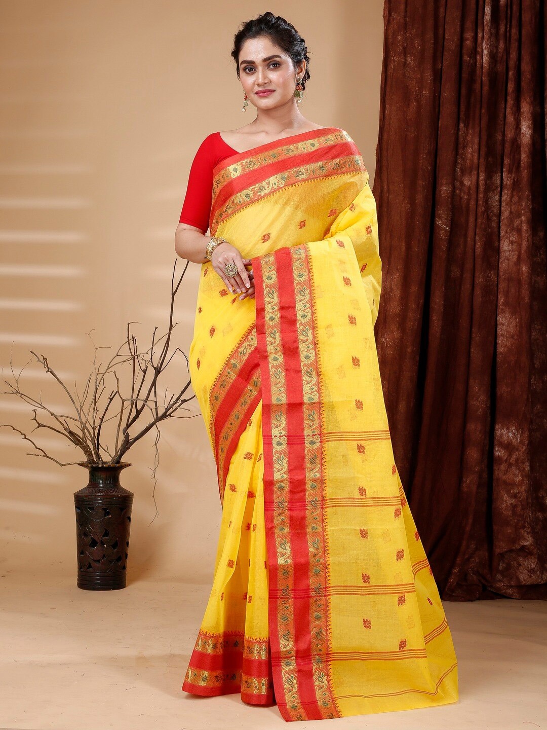 

Bong ButiQ Ethnic Motifs Woven Design Pure Cotton Taant Saree, Yellow