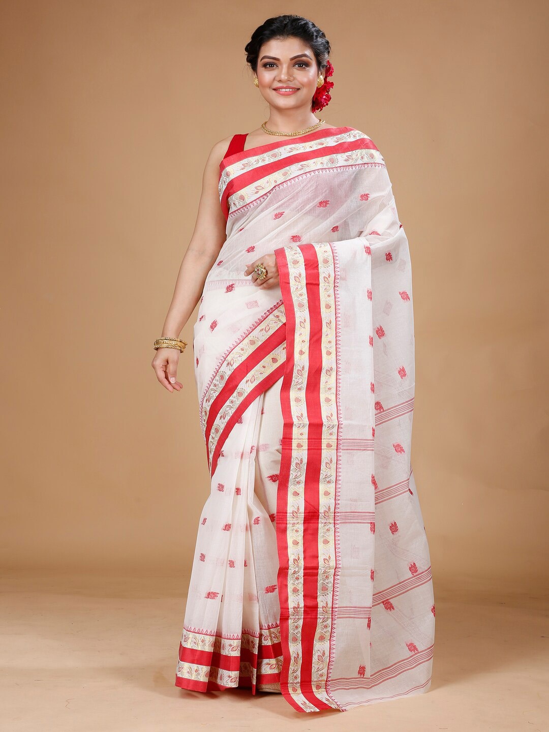

Bong ButiQ Ethnic Motifs Woven Design Pure Cotton Taant Saree, White