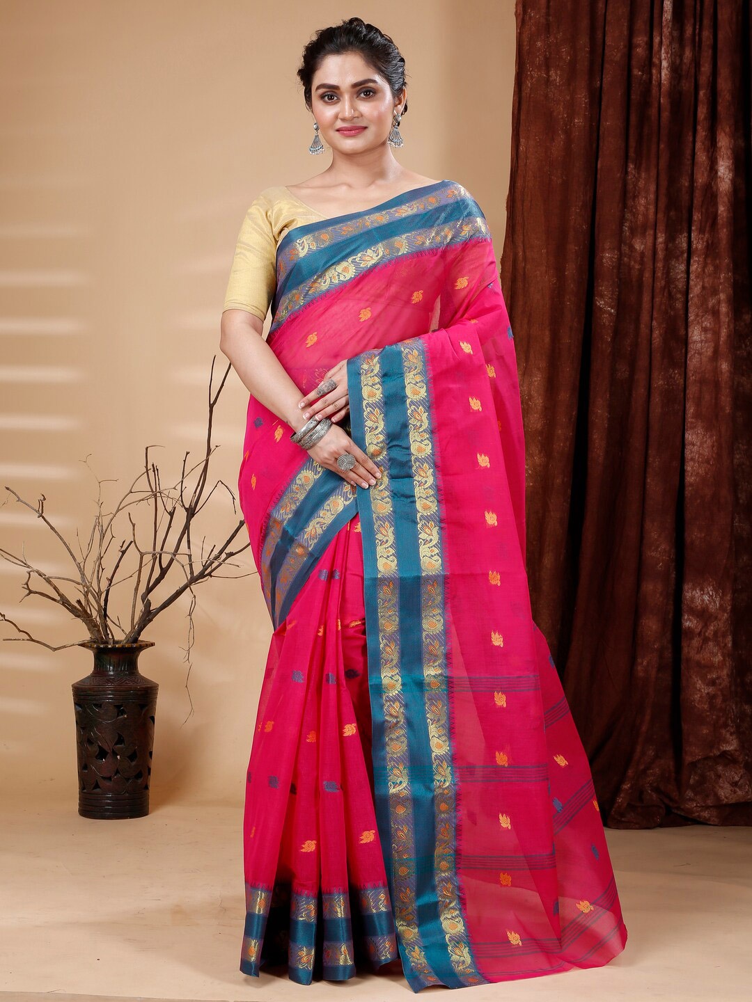 

Bong ButiQ Women Sarees, Pink