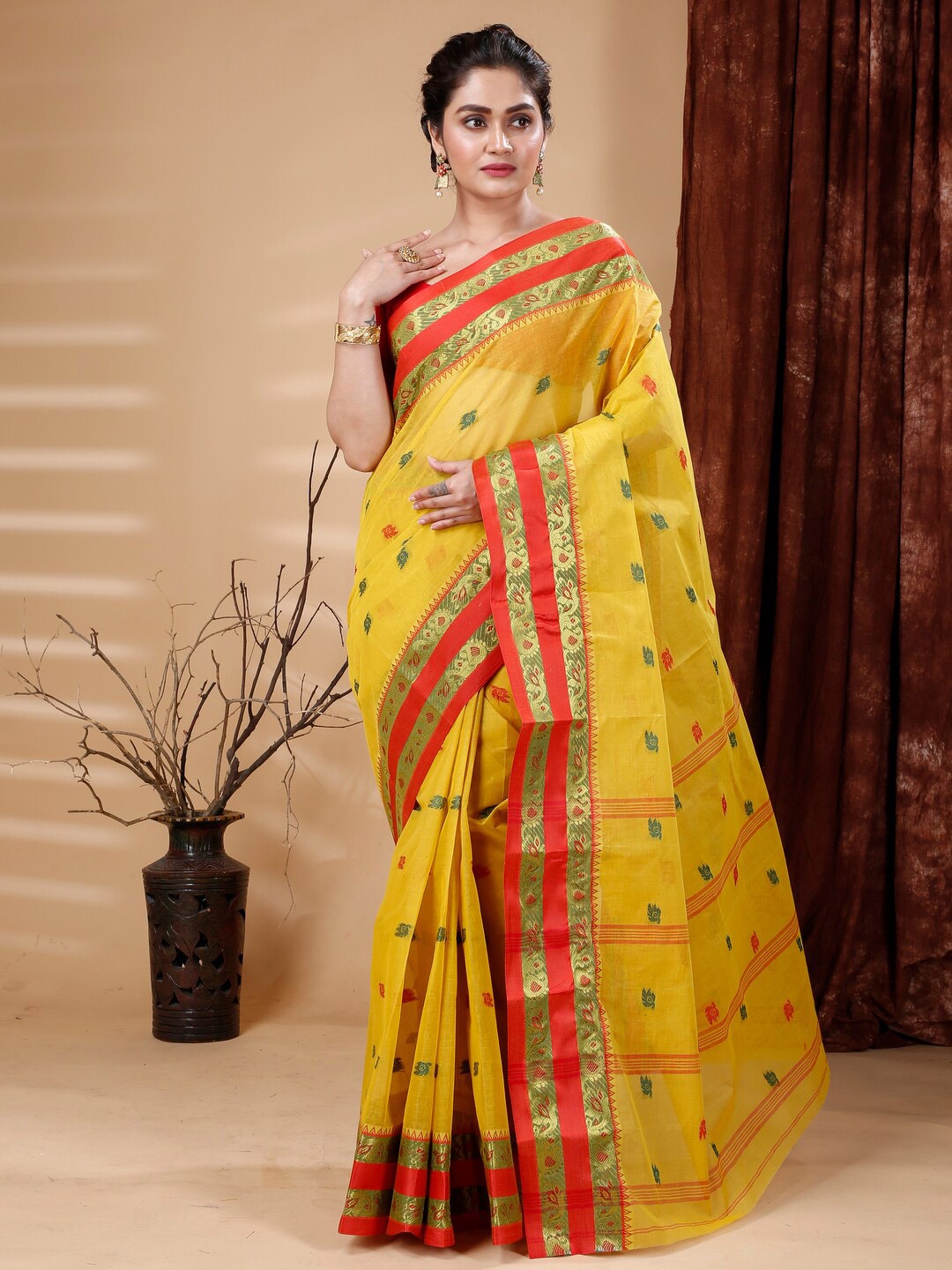

Bong ButiQ Women Sarees, Green