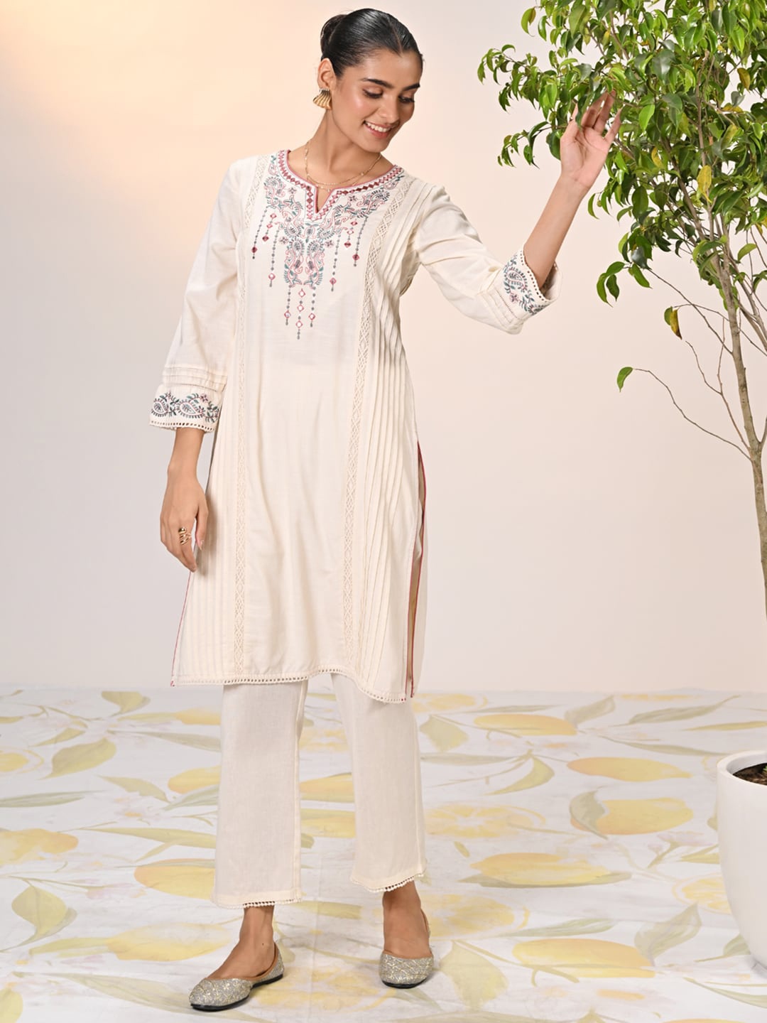 

Lakshita Yoke Design V-Neck Three-Quarter Sleeves Cotton Kurta, Off white