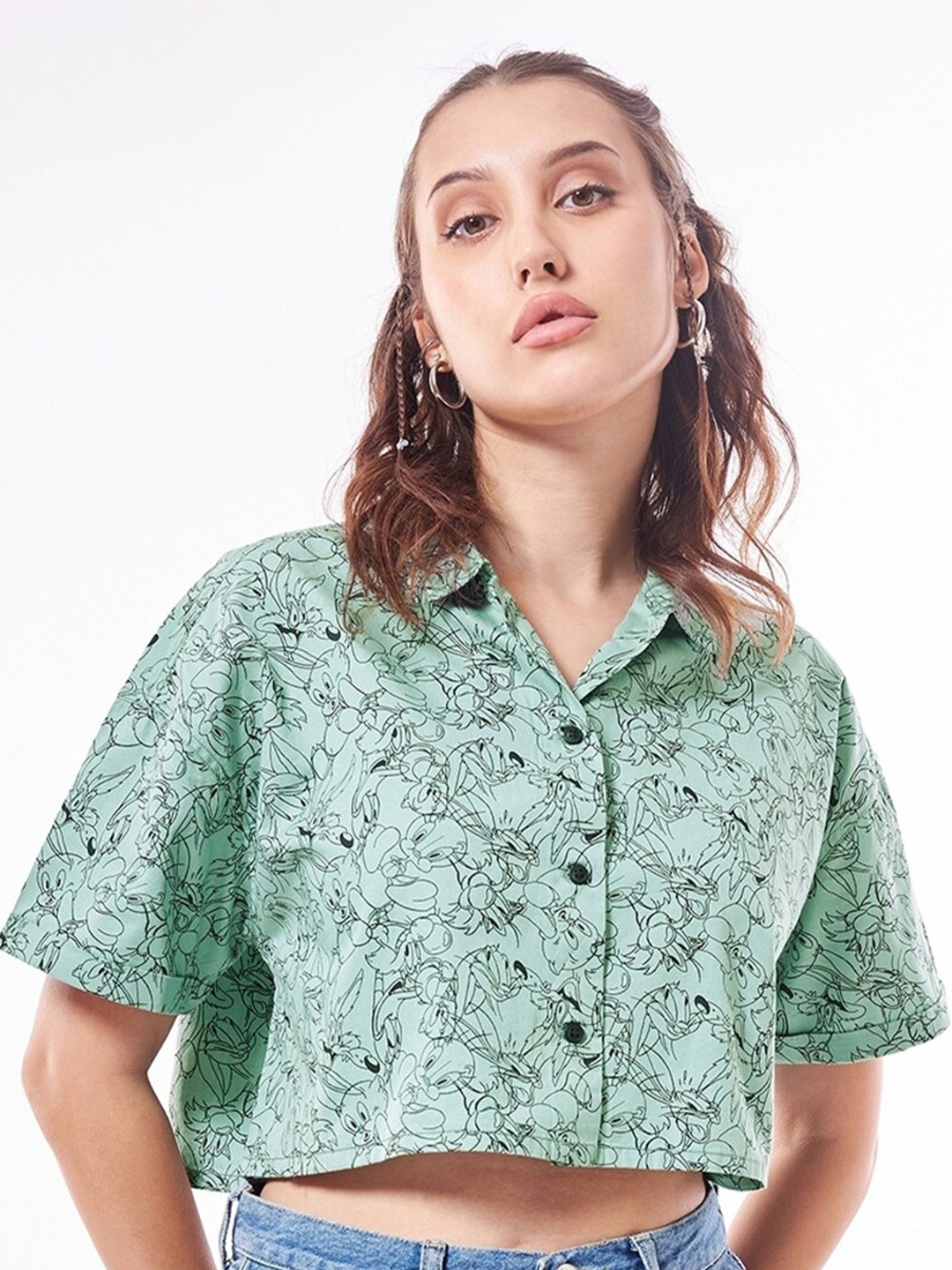 

Bewakoof Looney Tunes Printed Twill Weave Oversized Cotton Casual Shirt, Green