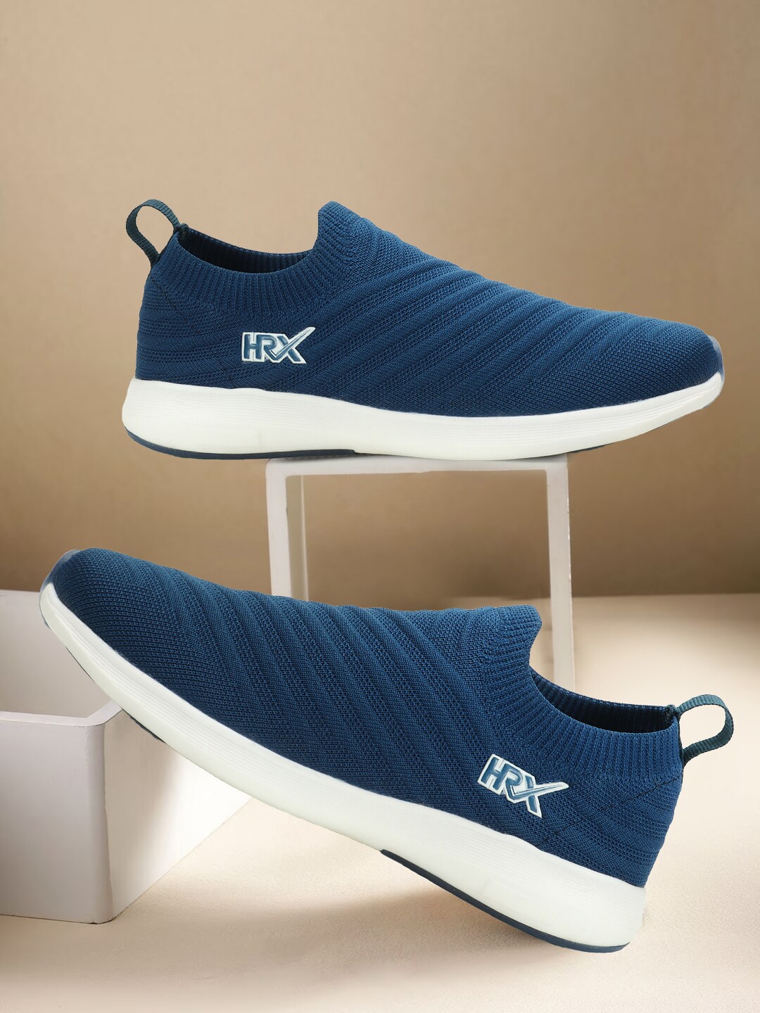 

HRX by Hrithik Roshan Men Textile Walking Shoes, Teal