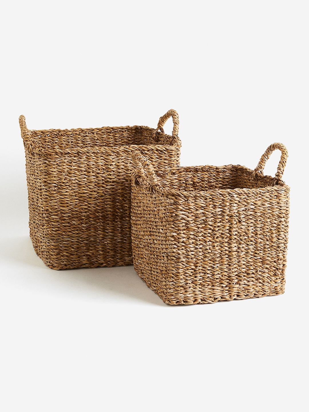 

HABERE INDIA Beige Seagrass Large Braided Fruit & Storage Basket