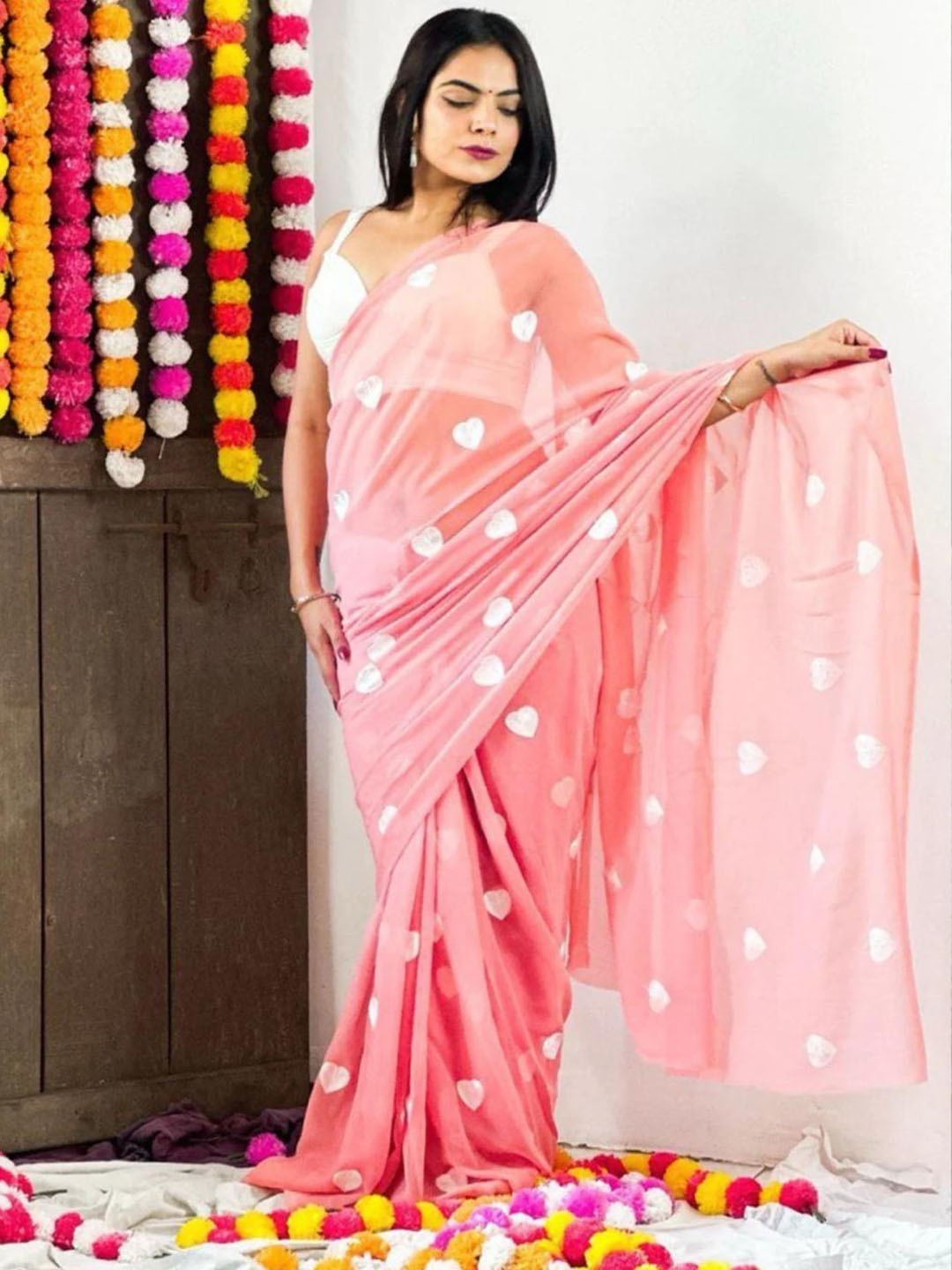 

AWRIYA Abstract Embroidered Saree, Peach