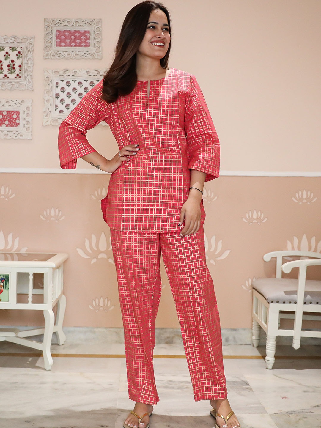 

Anouk Mirage Women Printed Regular Pure Cotton Kurti with Trousers, Red