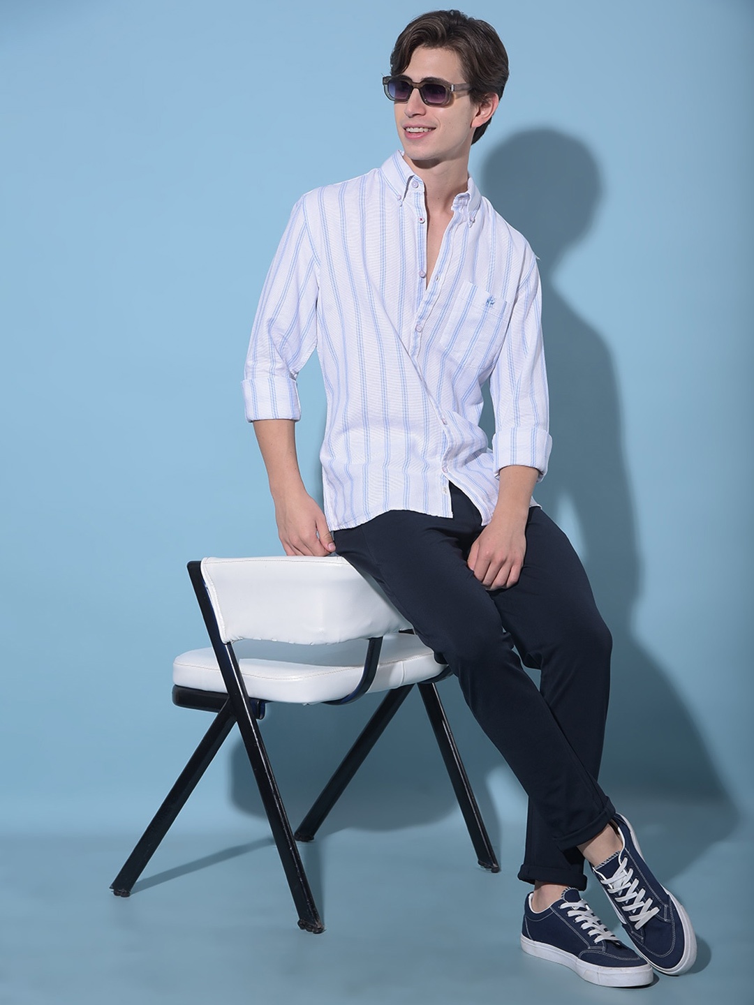 

Crimsoune Club Men Classic Slim Fit Vertical Striped Pure Cotton Casual Shirt, Blue