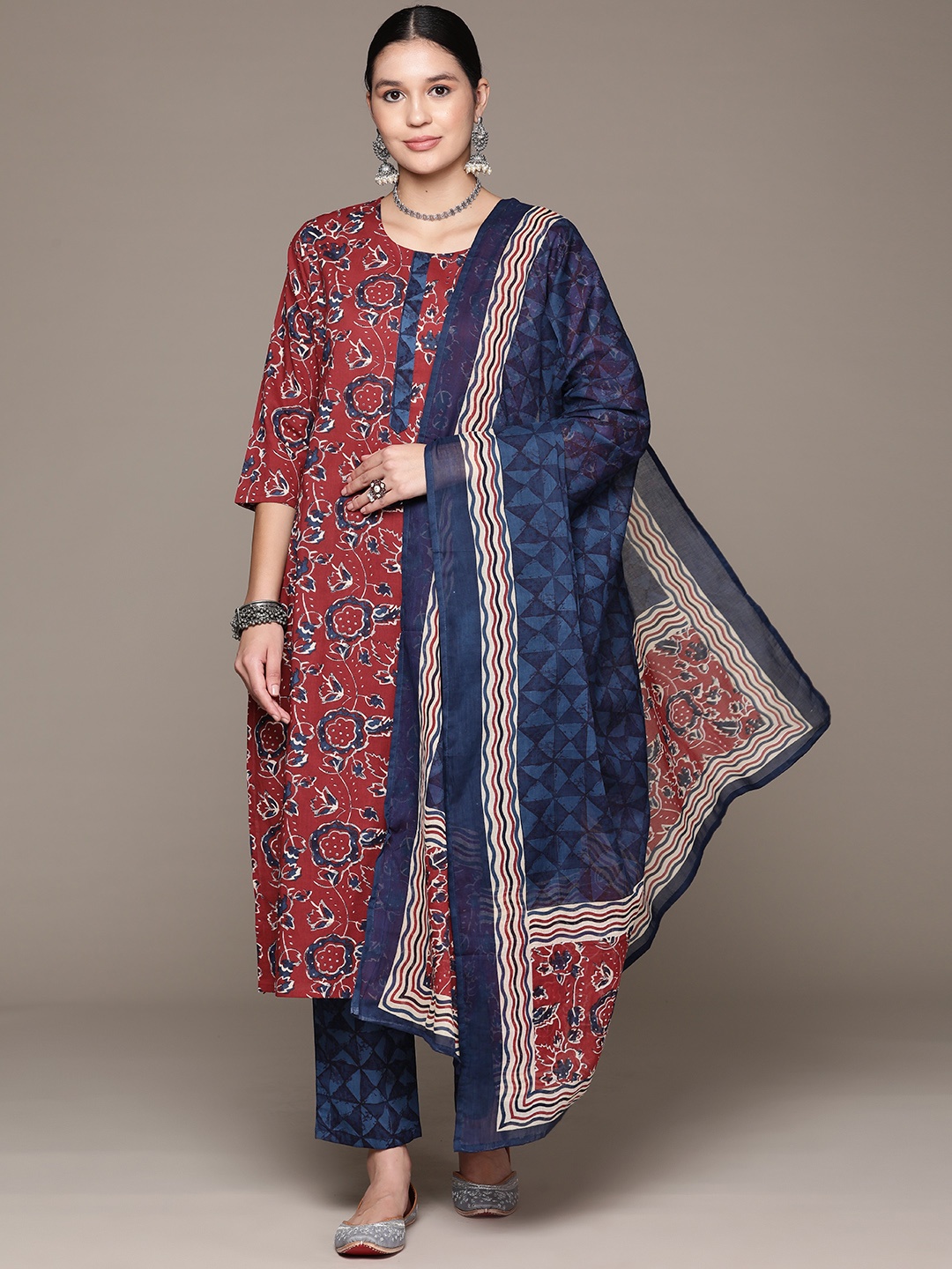 

Readiprint Fashions Floral Printed Pure Cotton Kurta with Trousers & Dupatta, Maroon