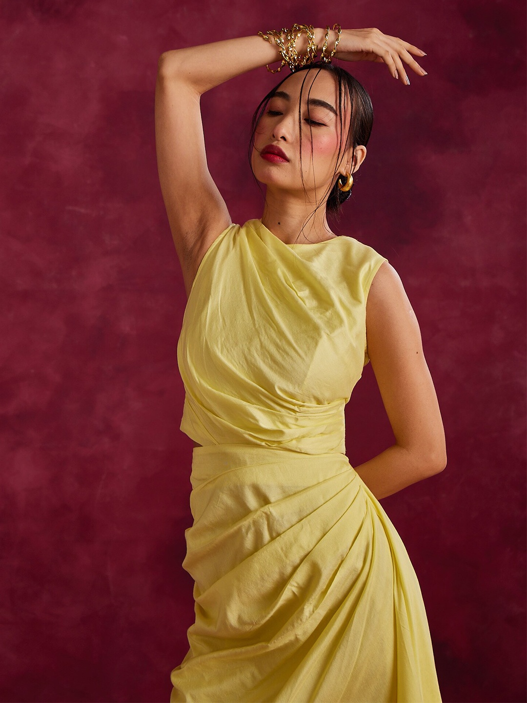 

Abhishti Pleated Detailed Cotton Fitted Crop Top, Yellow
