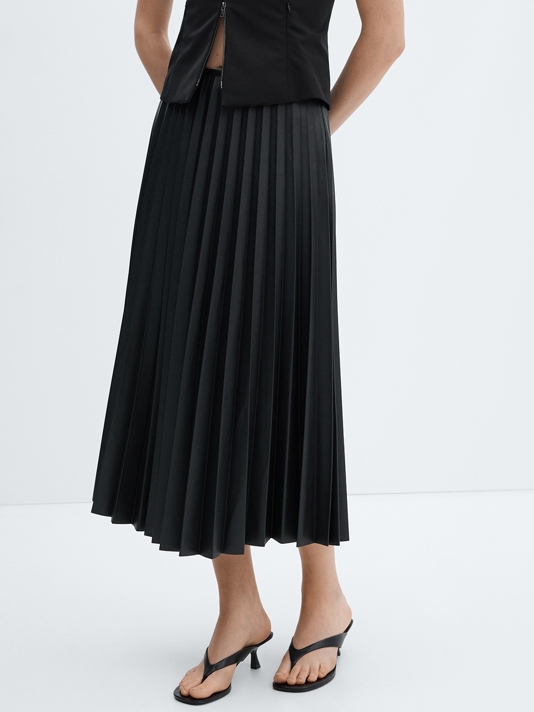 

MANGO Women Solid Pleated A-Line Midi Skirt, Black