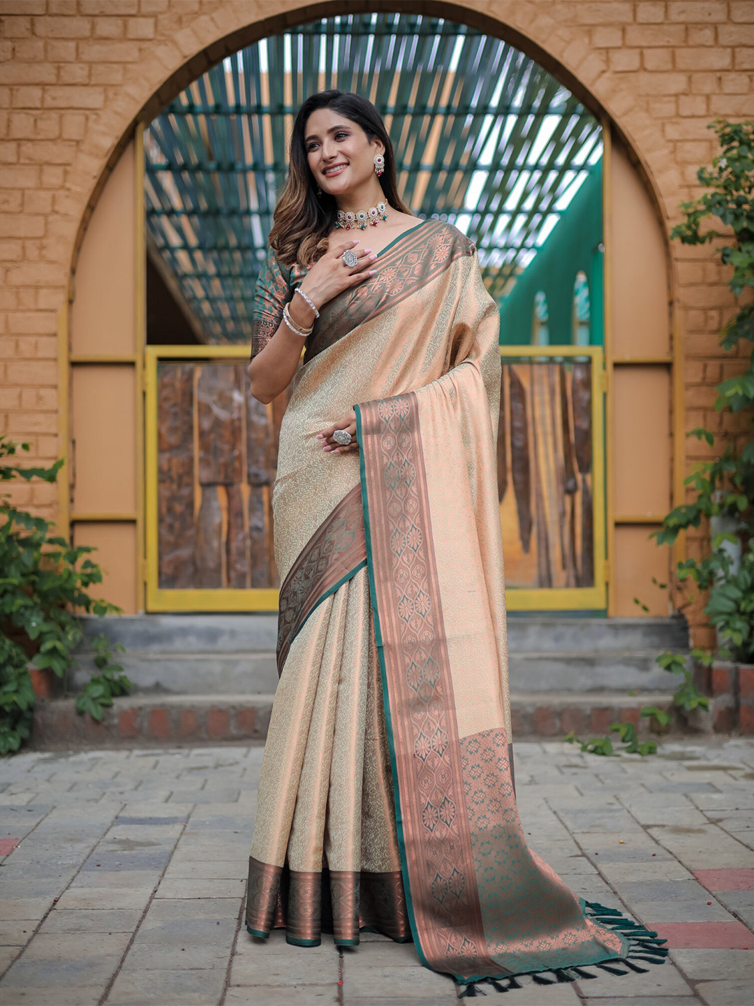 

LeeliPeeri Designer Ethnic Motifs Zari Kanjeevaram Saree, Cream