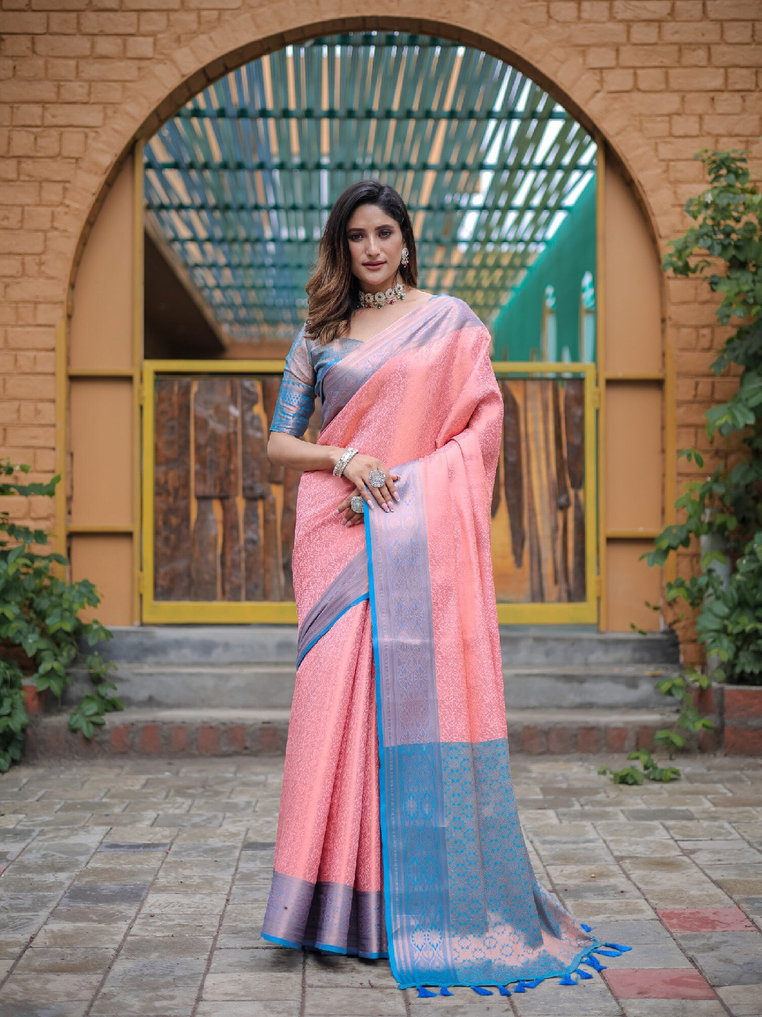 

LeeliPeeri Designer Ethnic Motifs Zari Kanjeevaram Saree, Pink