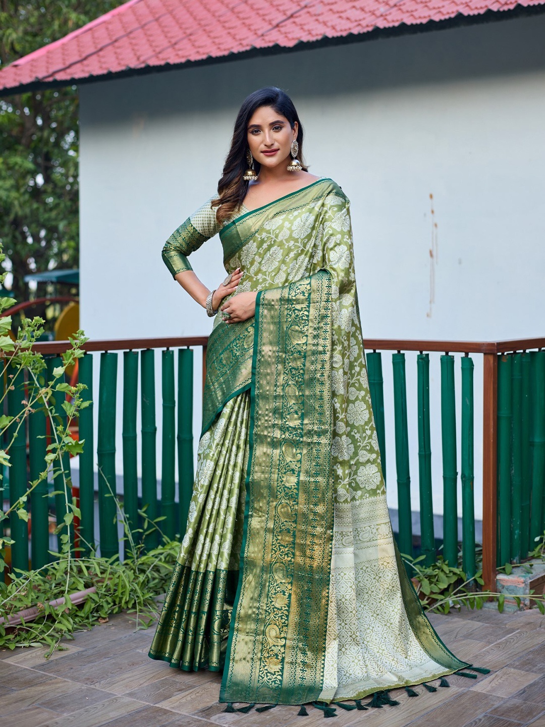

LeeliPeeri Designer Ethnic Motifs Zari Banarasi Saree, Green