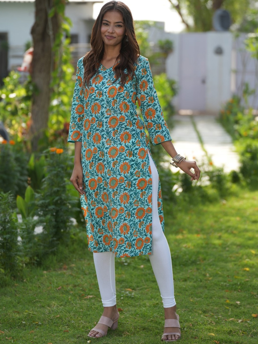 

SootiSyahi Floral Printed V-Neck Cotton Straight Kurta, Teal