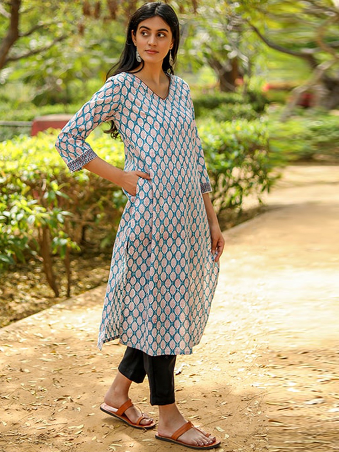 

SootiSyahi Printed V-Neck Block Print Cotton Kurta, Teal