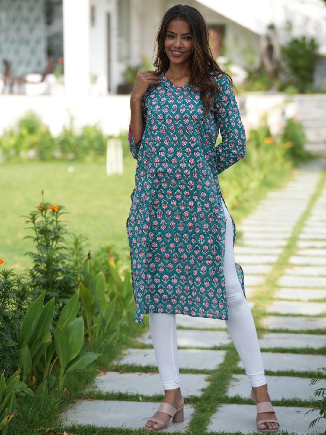

SootiSyahi Printed V-Neck Block Print Cotton Kurta, Teal