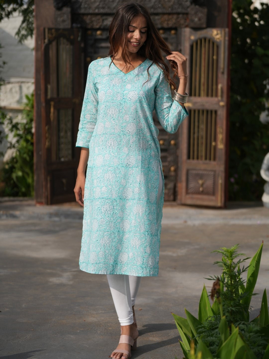 

SootiSyahi Printed V-Neck Block Print Cotton Kurta, Blue