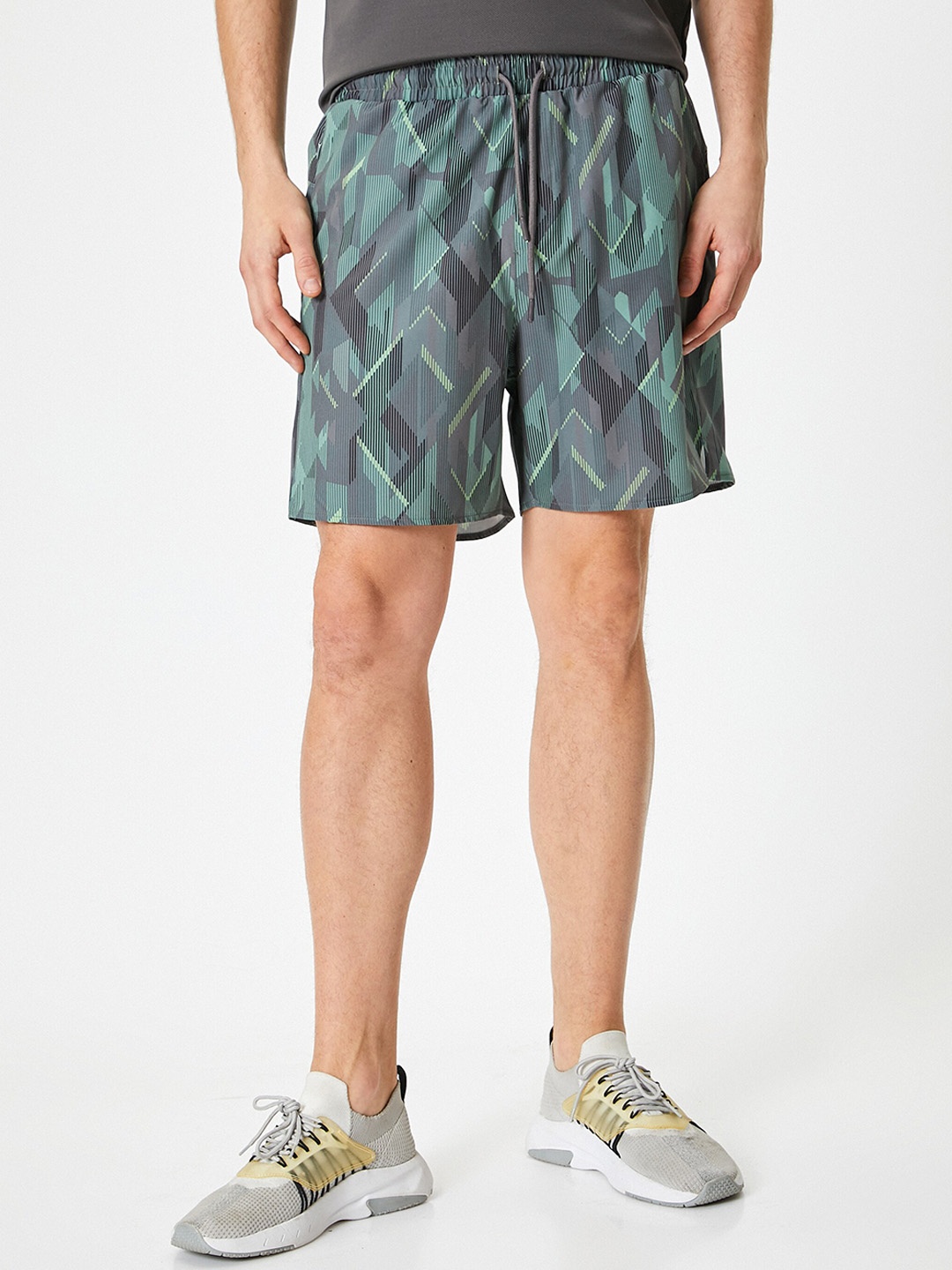 

Koton Men Geometric Printed Regular Shorts, Blue