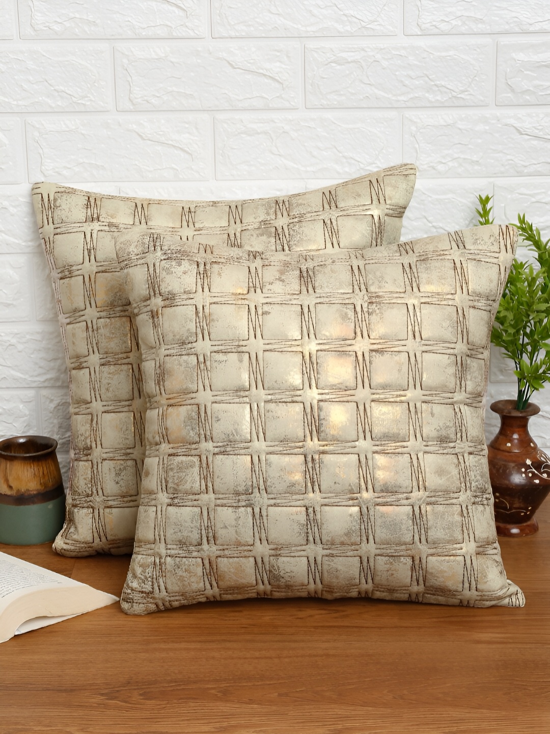 

DREAM WEAVERZ Off White Set of 2 Abstract Velvet Square Cushion Covers