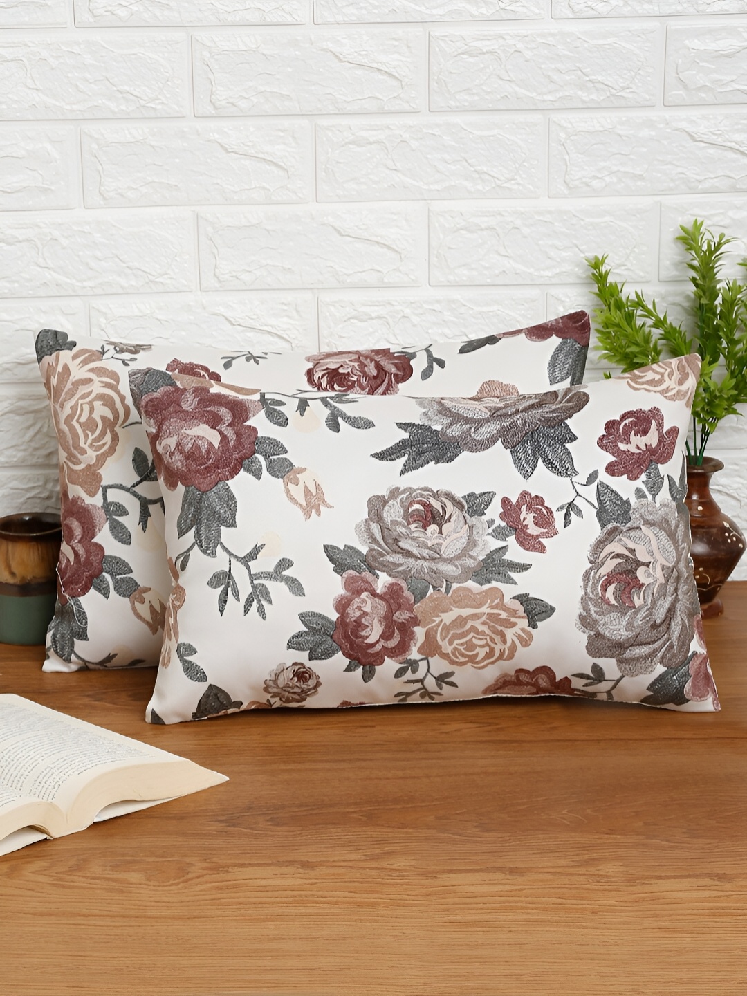 

DREAM WEAVERZ White & Grey Set of 2 Floral Velvet Rectangle Cushion Covers