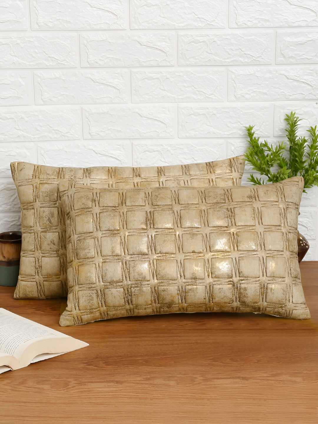

DREAM WEAVERZ Beige & Gold-Toned Set of 2 Abstract Velvet Rectangle Cushion Covers