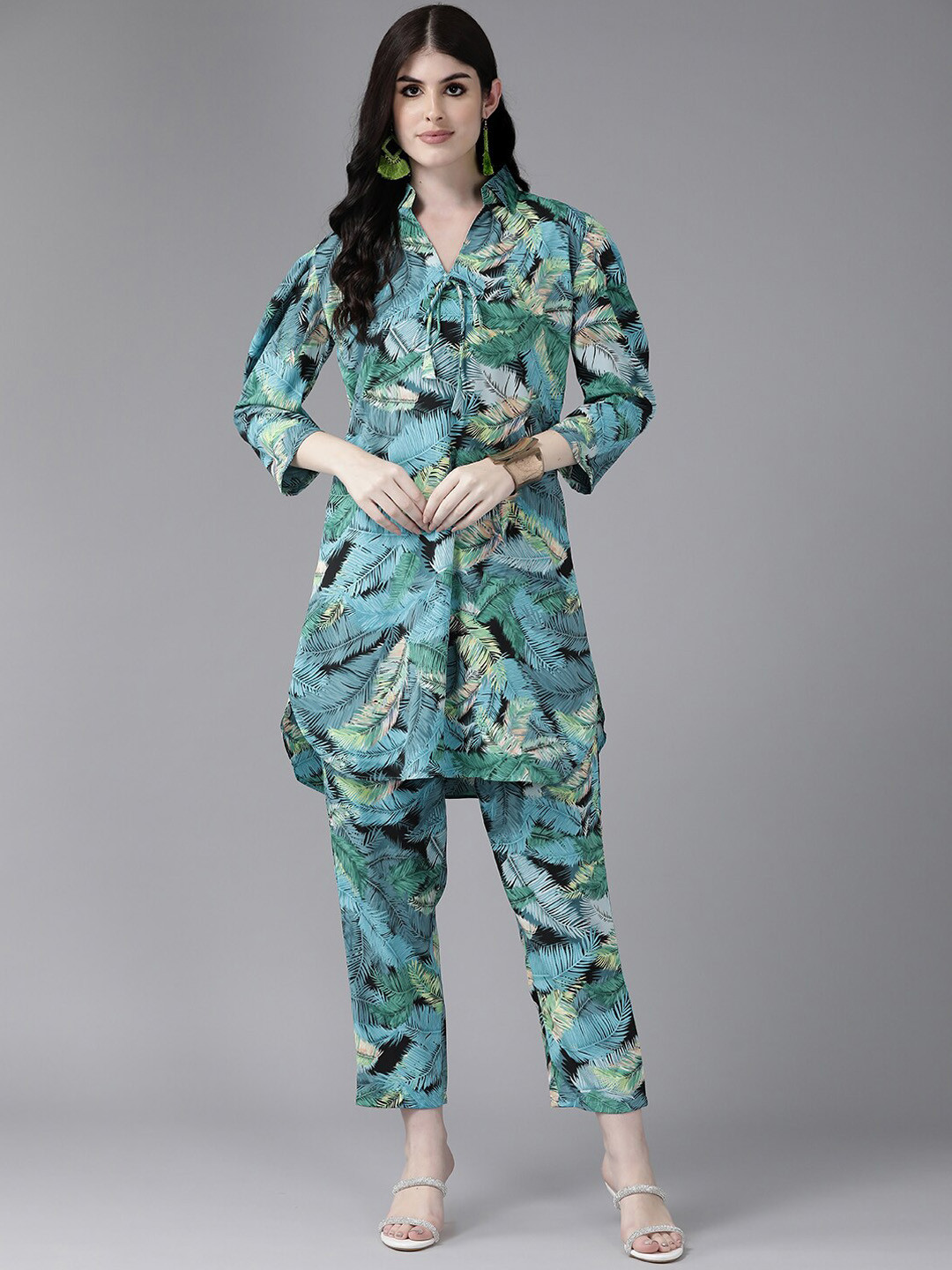 

Aarika Women Floral Printed Regular Pure Cotton Kurta with Trousers, Blue
