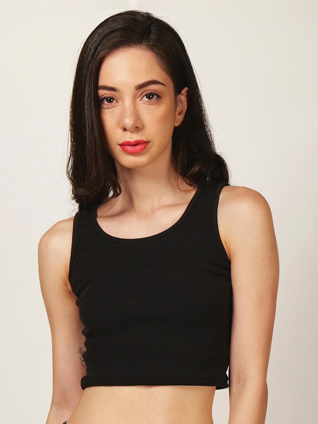 

Fashion And Youth Printed Round Neck Sleeveless Fitted Crop Top, Black