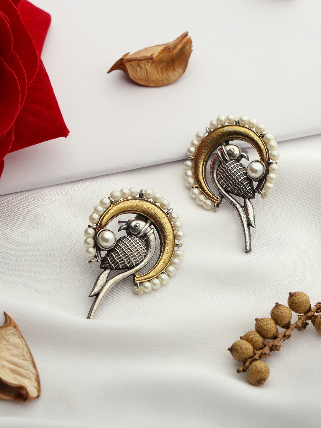 VENI 92.5 Silver Oxidised Contemporary Studs Earrings