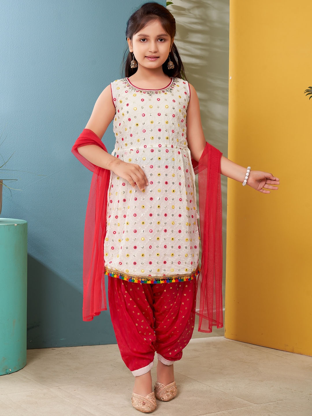 

BAESD Girls Floral Embroidered Regular Kurta with Salwar & With Dupatta, White