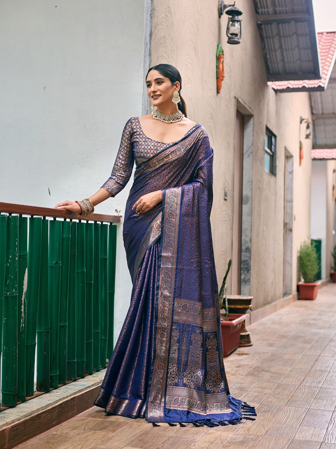 

LeeliPeeri Designer Woven Design Zari Dharmavaram Saree, Navy blue