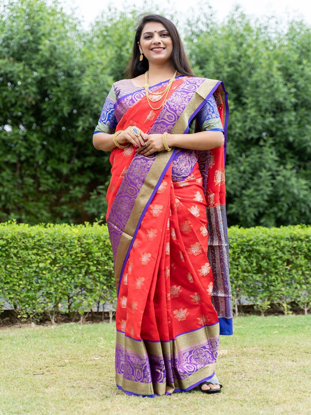 

SGF11 Woven Design Zari Pure Silk Kanjeevaram Saree, Red