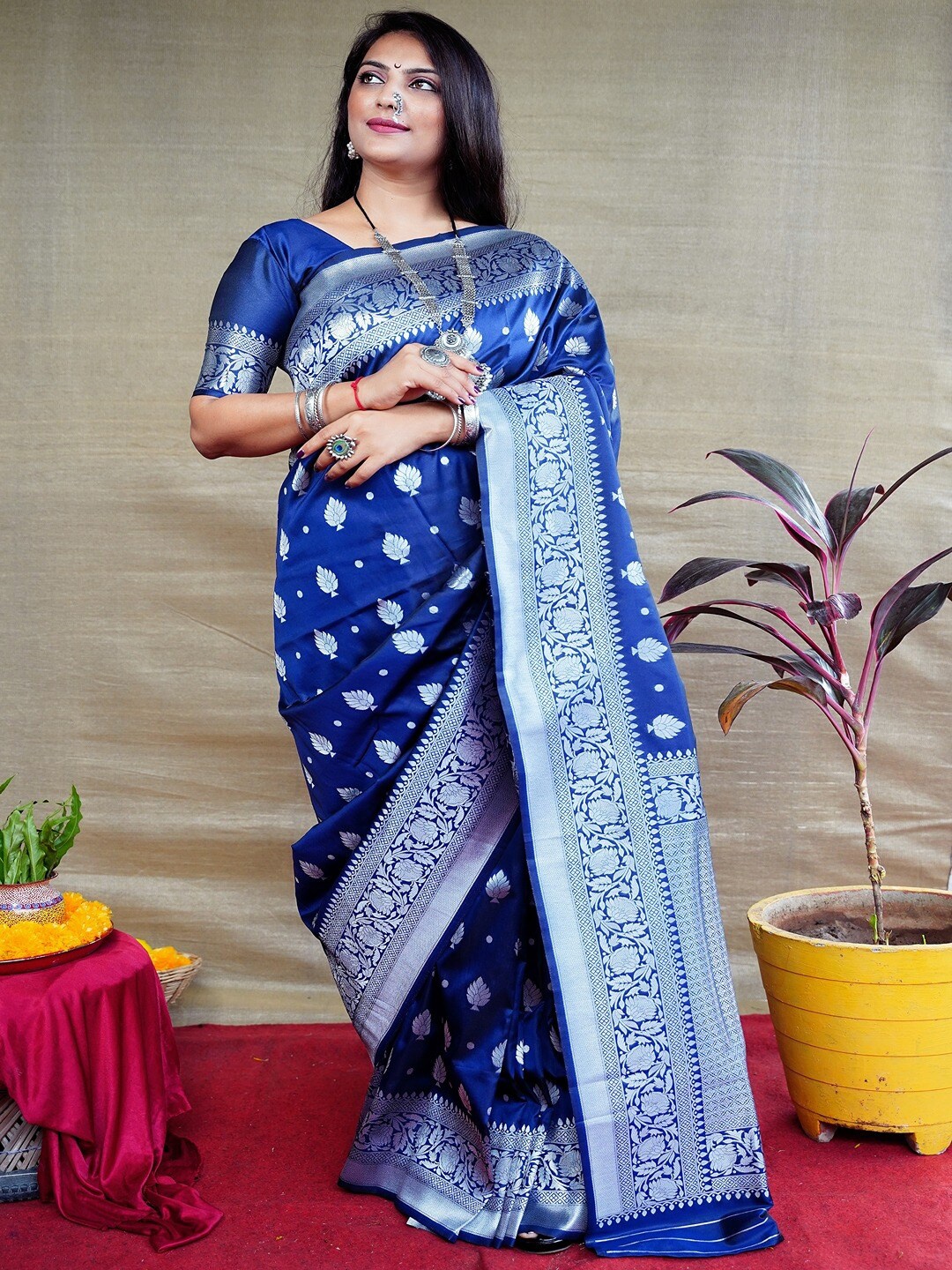 

SGF11 Woven Design Zari Pure Silk Kanjeevaram Saree, Navy blue