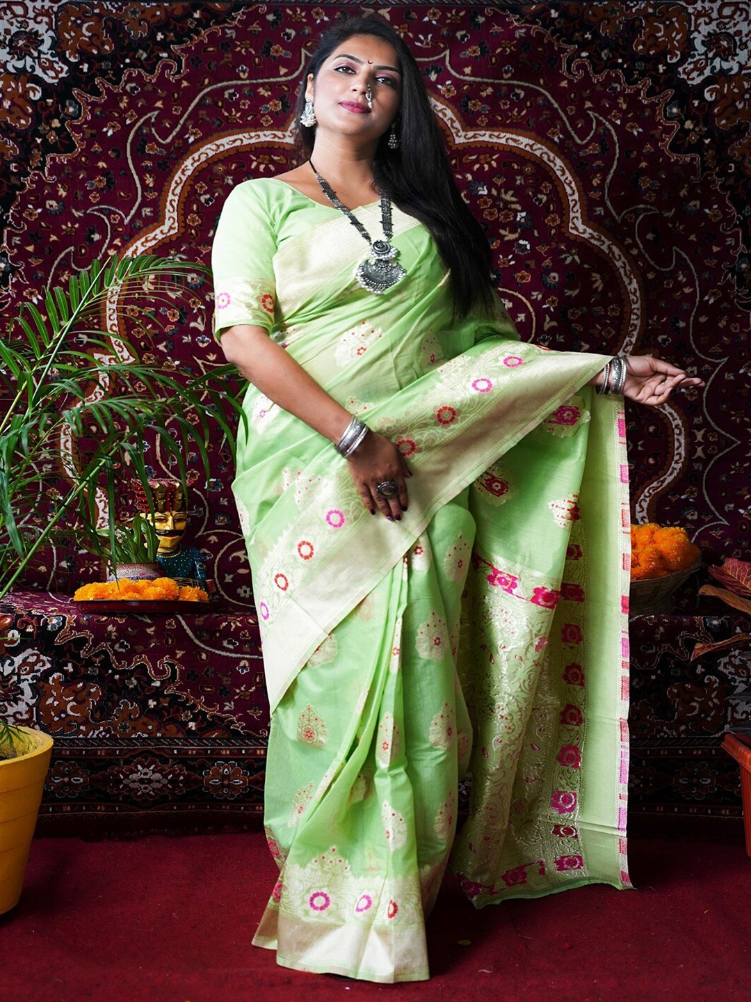 

SGF11 Woven Design Zari Pure Silk Kanjeevaram Saree, Fluorescent green