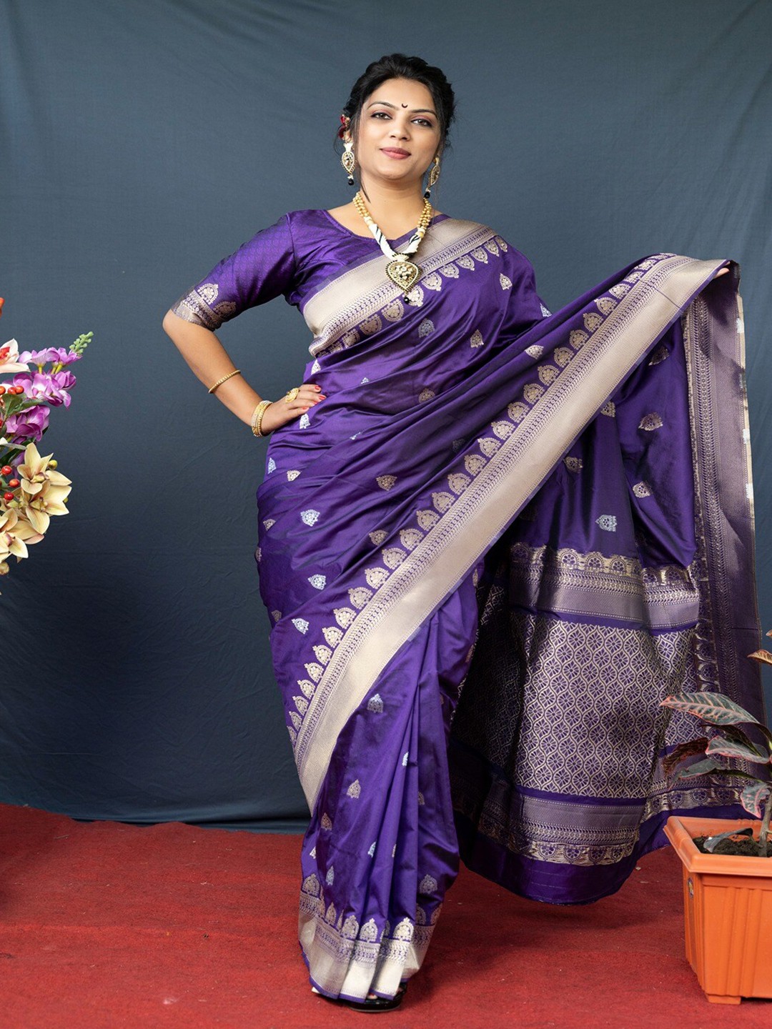 

SGF11 Woven Design Zari Pure Silk Kanjeevaram Saree, Purple
