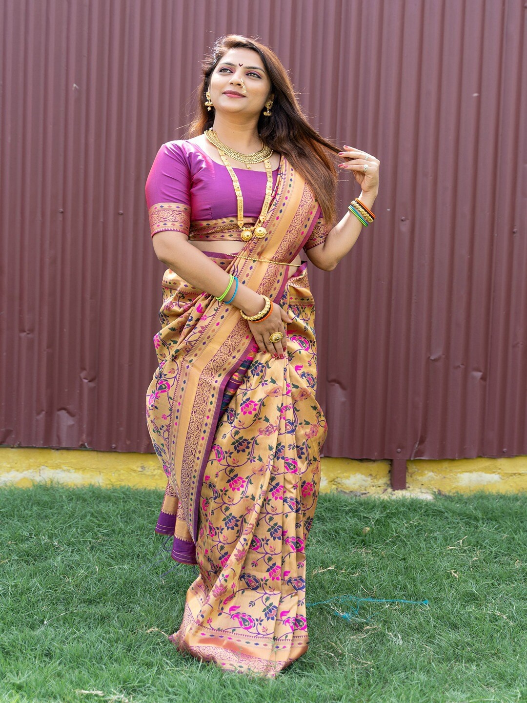 

SGF11 Woven Design Heavy Zari Work Kanjeevaram Silk Saree, Magenta