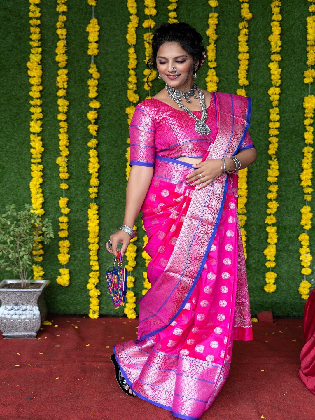 

SGF11 Woven Design Zari Pure Silk Kanjeevaram Saree, Pink