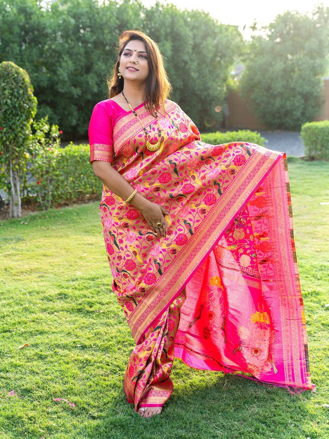 

SGF11 Woven Design Zari Pure Silk Paithani Saree, Pink