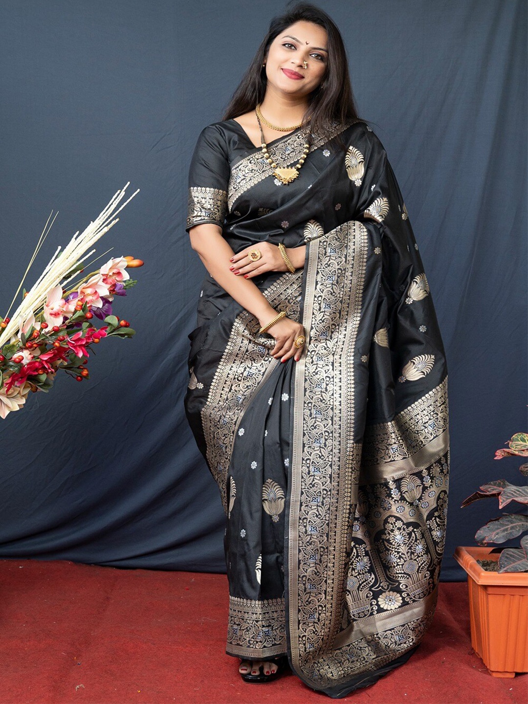 

SGF11 Ethnic Motifs Woven Design Zari Pure Silk Kanjeevaram Saree, Black