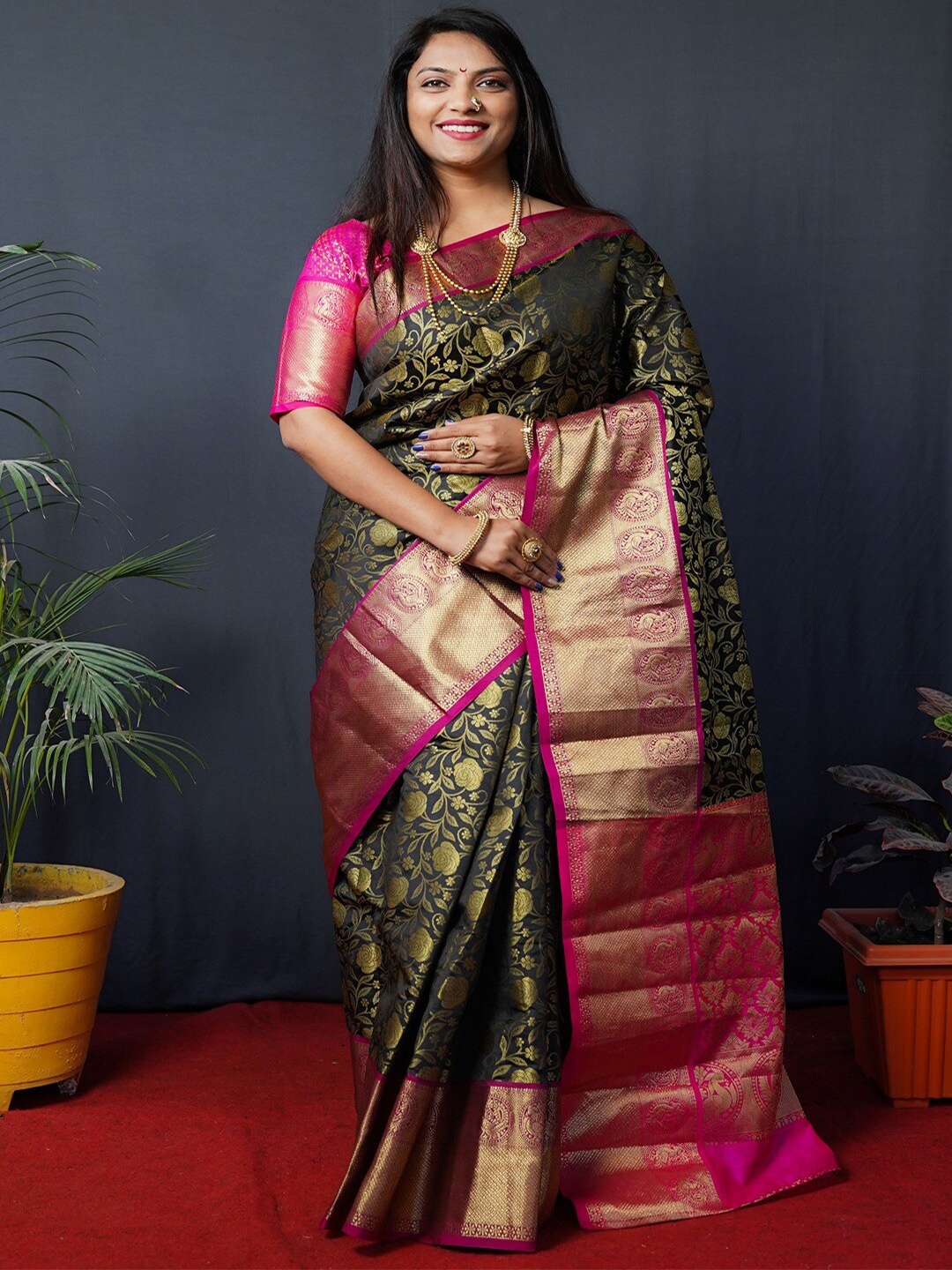 

SGF11 Ethnic Motifs Woven Design Zari Pure Silk Kanjeevaram Saree, Black