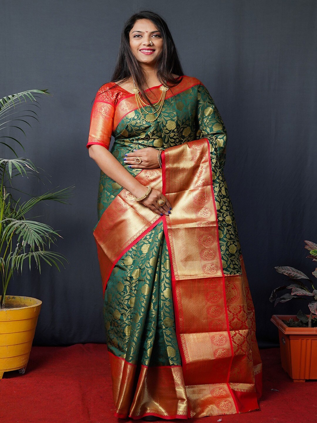 

SGF11 Ethnic Motifs Woven Design Zari Pure Silk Kanjeevaram Saree, Green