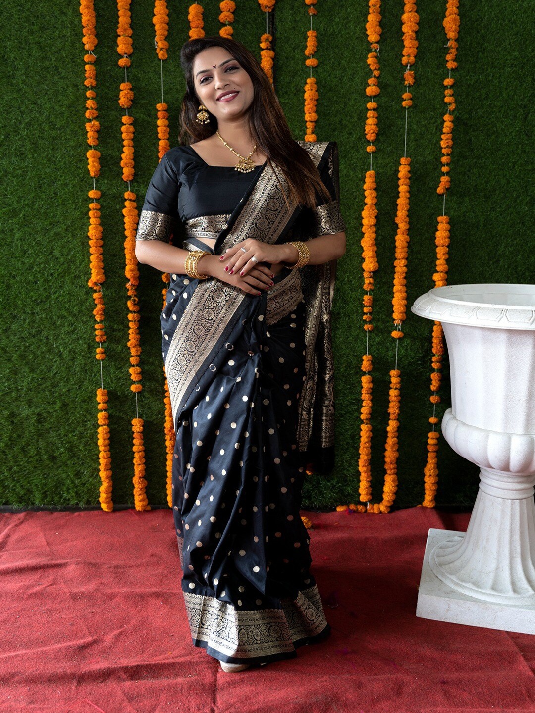 

SGF11 Ethnic Motifs Woven Design Zari Pure Silk Heavy Work Kanjeevaram Saree, Black