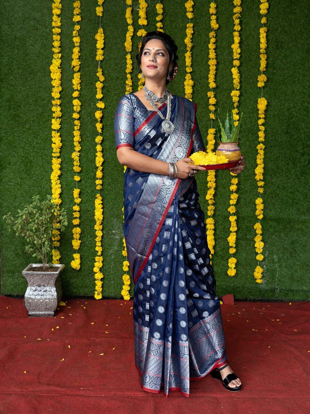 

SGF11 Woven Design Zari Pure Silk Kanjeevaram Saree, Navy blue