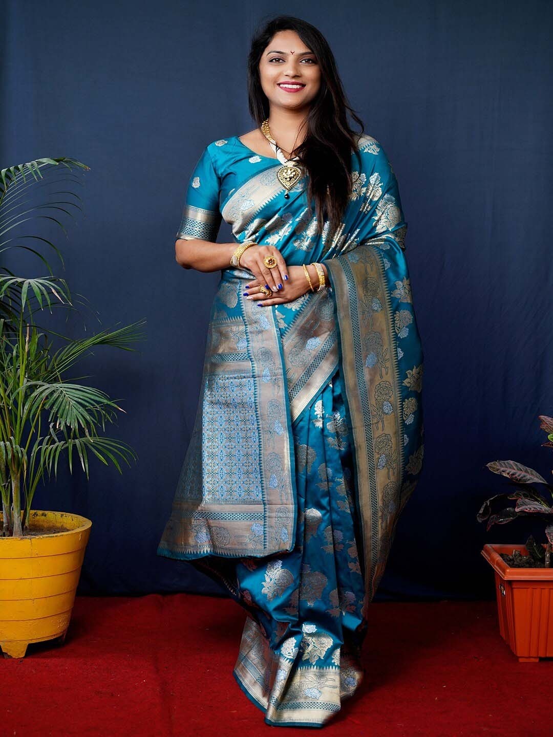

SGF11 Ethnic Motifs Woven Design Zari Pure Silk Kanjeevaram Saree, Blue
