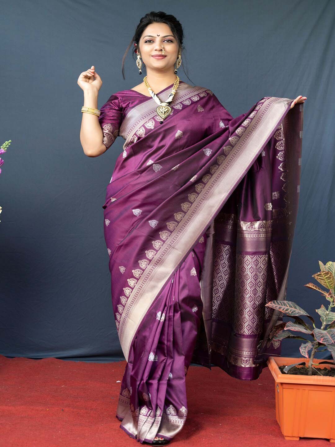 

SGF11 Ethnic Motifs Woven Design Zari Pure Silk Kanjeevaram Saree, Burgundy