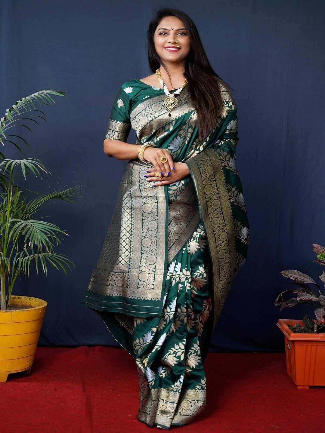 SGF11 Ethnic Motifs Woven Design Zari Pure Silk Kanjeevaram Saree, Green